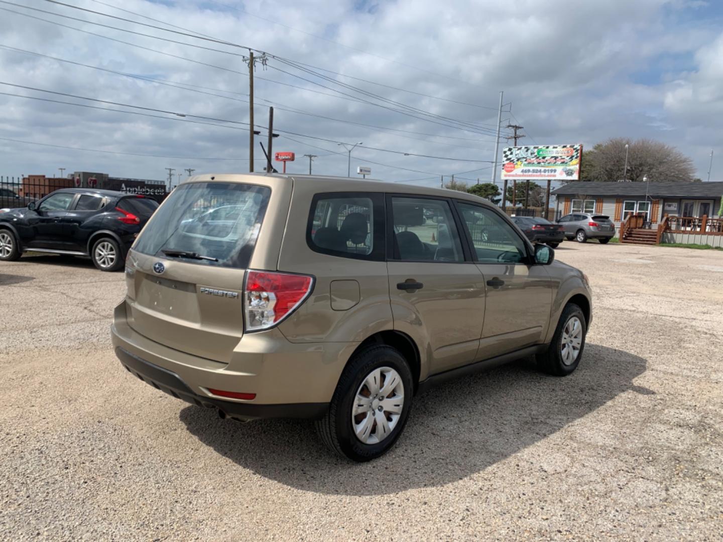 2009 Gold /Black Subaru Forester (JF2SH61649H) with an 2.5L FI SOHC 150 CID engine, AUTOMATIC transmission, located at 1830 North Belt Line Road, Irving, TX, 75061, (469) 524-0199, 32.834373, -96.993584 - Photo#7